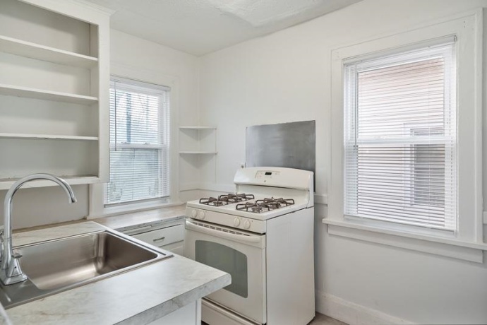 421 Olive, ROCKFORD, Illinois 61107, 2 Bedrooms Bedrooms, ,1 BathroomBathrooms,House,For Sale,Olive,202600267