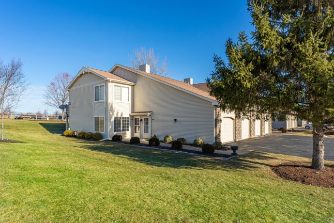 7636 Creek Bend, ROCKFORD, Illinois 61114, 2 Bedrooms Bedrooms, ,2 BathroomsBathrooms,Condominium,For Sale,Creek Bend,202600271