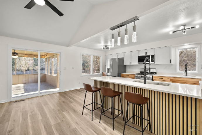 1004 Portsmouth, ROCKFORD, Illinois 61102, 3 Bedrooms Bedrooms, ,2 BathroomsBathrooms,House,For Sale,Portsmouth,202600283