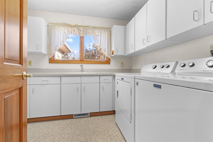 8317 Snaresbrook, ROSCOE, Illinois 61073, 3 Bedrooms Bedrooms, ,3 BathroomsBathrooms,House,For Sale,Snaresbrook,202600308