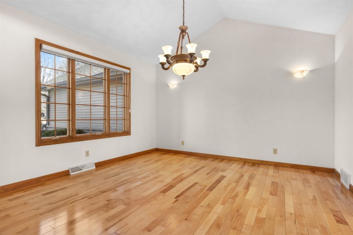 8317 Snaresbrook, ROSCOE, Illinois 61073, 3 Bedrooms Bedrooms, ,3 BathroomsBathrooms,House,For Sale,Snaresbrook,202600308