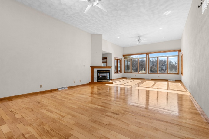 8317 Snaresbrook, ROSCOE, Illinois 61073, 3 Bedrooms Bedrooms, ,3 BathroomsBathrooms,House,For Sale,Snaresbrook,202600308