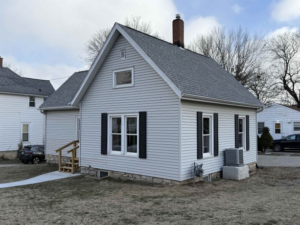 1122 Walnut, DIXON, Illinois 61021, 3 Bedrooms Bedrooms, ,2 BathroomsBathrooms,House,For Sale,Walnut,202600312