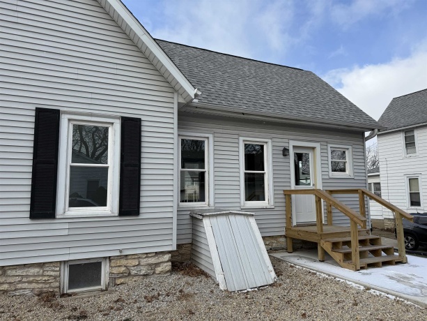 1122 Walnut, DIXON, Illinois 61021, 3 Bedrooms Bedrooms, ,2 BathroomsBathrooms,House,For Sale,Walnut,202600312