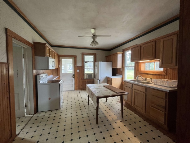 119 Center, Seatonville, Illinois 61359, 3 Bedrooms Bedrooms, ,1 BathroomBathrooms,House,For Sale,Center,202506219