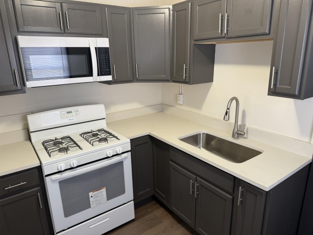 1001 39th, ROCKFORD, Illinois 61109, ,2 Units,For Sale,39th,202600315