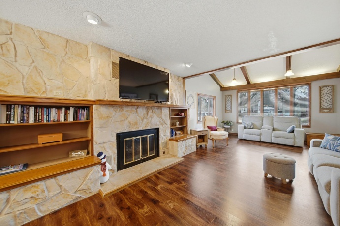 705 Institute, DIXON, Illinois 61021, 3 Bedrooms Bedrooms, ,1 BathroomBathrooms,House,For Sale,Institute,202600187