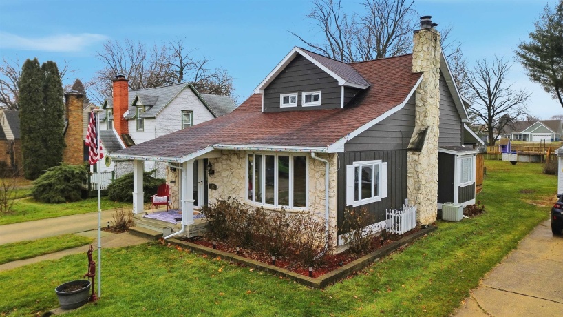 705 Institute, DIXON, Illinois 61021, 3 Bedrooms Bedrooms, ,1 BathroomBathrooms,House,For Sale,Institute,202600187