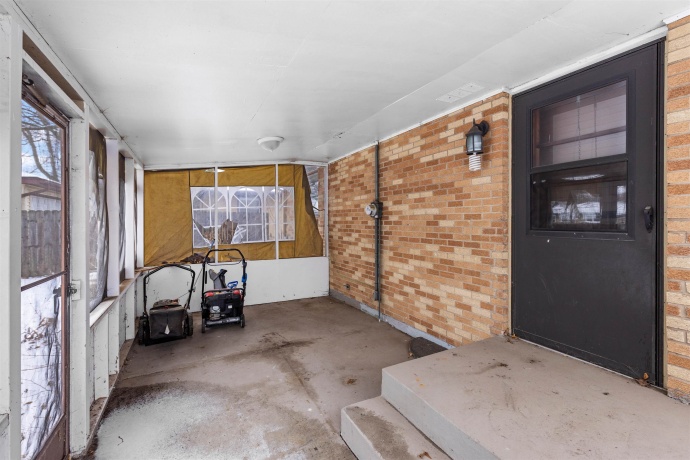 2404 Glenwood, ROCKFORD, Illinois 61103, 2 Bedrooms Bedrooms, ,2 BathroomsBathrooms,House,For Sale,Glenwood,202600317