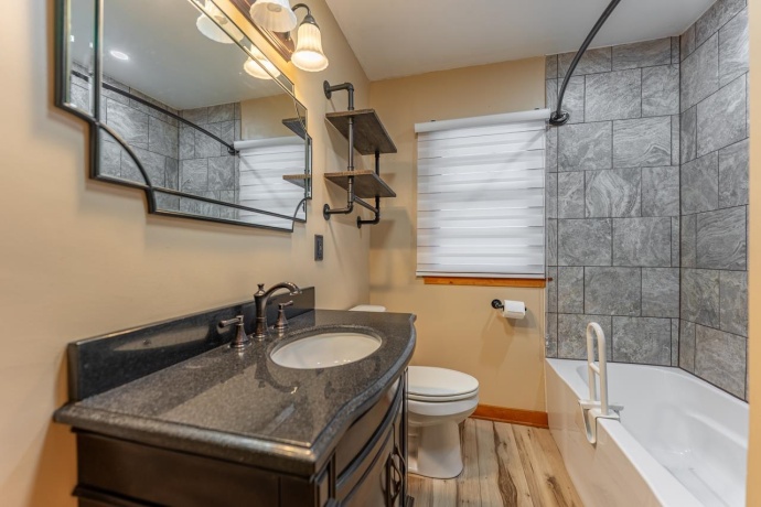 4215 OAKLANE, ROCKFORD, Illinois 61109, 2 Bedrooms Bedrooms, ,2 BathroomsBathrooms,House,For Sale,OAKLANE,202600342