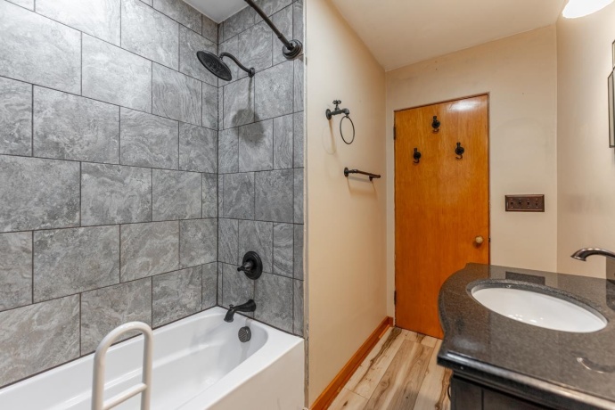 4215 OAKLANE, ROCKFORD, Illinois 61109, 2 Bedrooms Bedrooms, ,2 BathroomsBathrooms,House,For Sale,OAKLANE,202600342