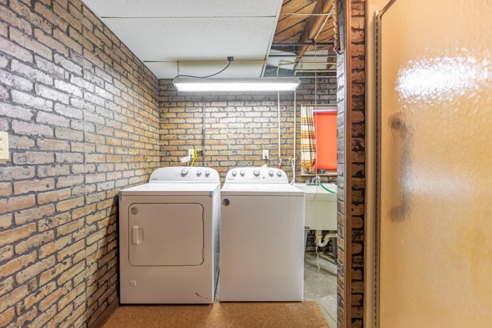 4215 OAKLANE, ROCKFORD, Illinois 61109, 2 Bedrooms Bedrooms, ,2 BathroomsBathrooms,House,For Sale,OAKLANE,202600342