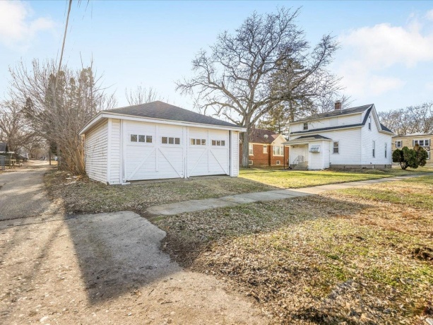 1004 15th, ROCKFORD, Illinois 61104, 4 Bedrooms Bedrooms, ,1 BathroomBathrooms,House,For Sale,15th,202600231