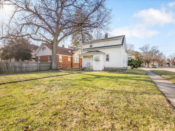 1004 15th, ROCKFORD, Illinois 61104, 4 Bedrooms Bedrooms, ,1 BathroomBathrooms,House,For Sale,15th,202600231