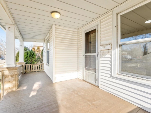 1004 15th, ROCKFORD, Illinois 61104, 4 Bedrooms Bedrooms, ,1 BathroomBathrooms,House,For Sale,15th,202600231