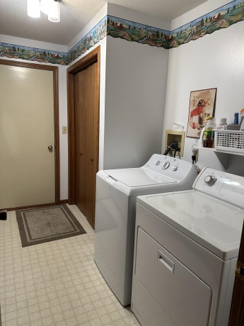 704 Brynnwood, LENA, Illinois 61048, 3 Bedrooms Bedrooms, ,2 BathroomsBathrooms,House,For Sale,Brynnwood,202600349