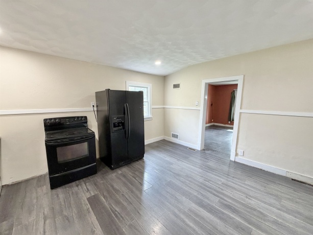 423 4th, BYRON, Illinois 61010, 3 Bedrooms Bedrooms, ,2 BathroomsBathrooms,House,For Sale,4th,202506842