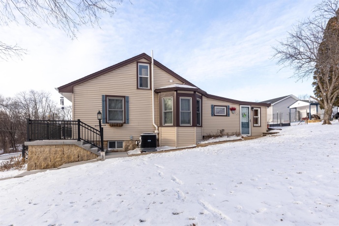 913 Fulton, GALENA, Illinois 61036, 3 Bedrooms Bedrooms, ,2 BathroomsBathrooms,House,For Sale,Fulton,202600377