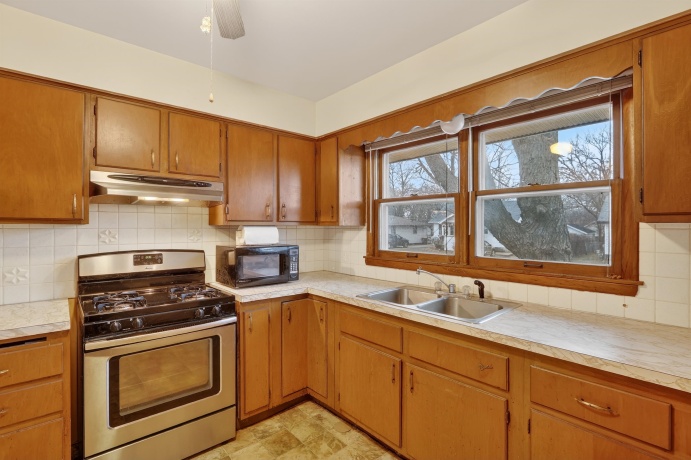 2820 Hanson, ROCKFORD, Illinois 61109, 2 Bedrooms Bedrooms, ,2 BathroomsBathrooms,House,For Sale,Hanson,202600382