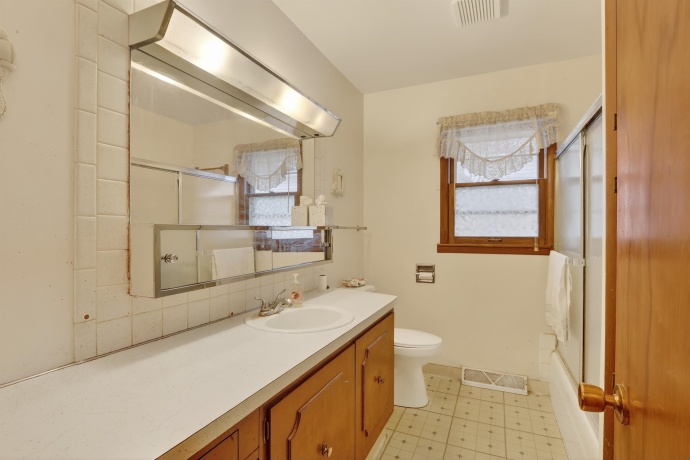 2820 Hanson, ROCKFORD, Illinois 61109, 2 Bedrooms Bedrooms, ,2 BathroomsBathrooms,House,For Sale,Hanson,202600382