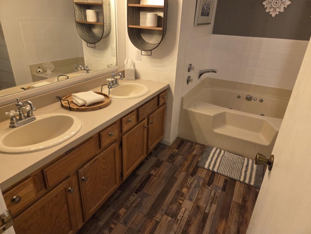 107 East Point, GALENA, Illinois 61036, 1 Bedroom Bedrooms, ,2 BathroomsBathrooms,Condominium,For Sale,East Point,202600399