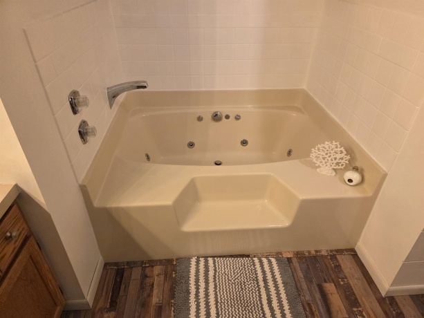 107 East Point, GALENA, Illinois 61036, 1 Bedroom Bedrooms, ,2 BathroomsBathrooms,Condominium,For Sale,East Point,202600399