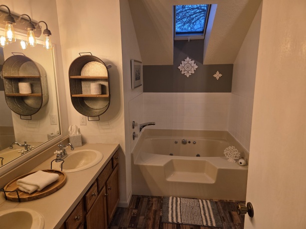 107 East Point, GALENA, Illinois 61036, 1 Bedroom Bedrooms, ,2 BathroomsBathrooms,Condominium,For Sale,East Point,202600399