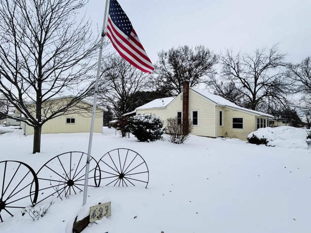 423 Atwood, ROCKFORD, Illinois 61102, 2 Bedrooms Bedrooms, ,1 BathroomBathrooms,House,For Sale,Atwood,202507441