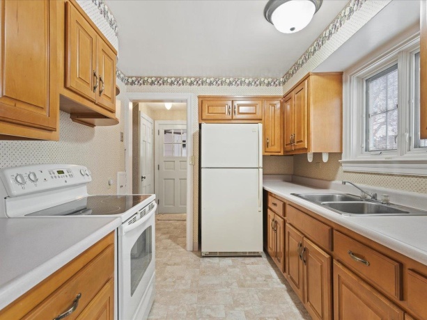 2433 Oxford, ROCKFORD, Illinois 61103, 3 Bedrooms Bedrooms, ,1 BathroomBathrooms,House,For Sale,Oxford,202600420