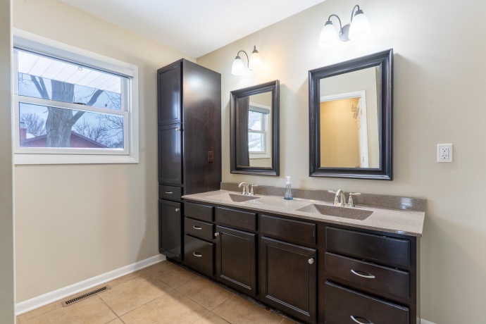 8628 Byron Hills, BYRON, Illinois 61010, 4 Bedrooms Bedrooms, ,3 BathroomsBathrooms,House,For Sale,Byron Hills,202600421