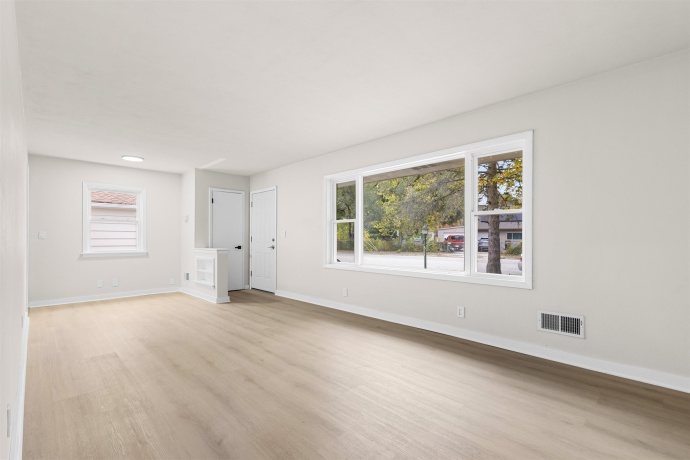 6402 East, LOVES PARK, Illinois 61111, 3 Bedrooms Bedrooms, ,2 BathroomsBathrooms,House,For Sale,East,202600424