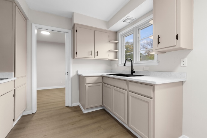 6402 East, LOVES PARK, Illinois 61111, 3 Bedrooms Bedrooms, ,2 BathroomsBathrooms,House,For Sale,East,202600424