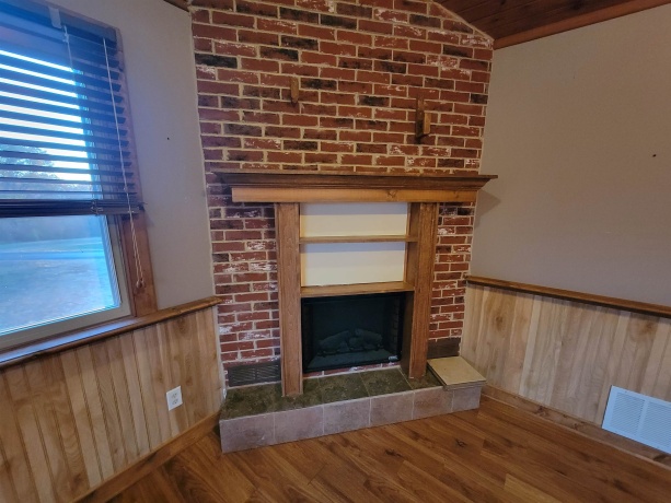 21882 410 East, SHEFFIELD, Illinois 61361, 2 Bedrooms Bedrooms, ,2 BathroomsBathrooms,House,For Sale,410 East,202507489