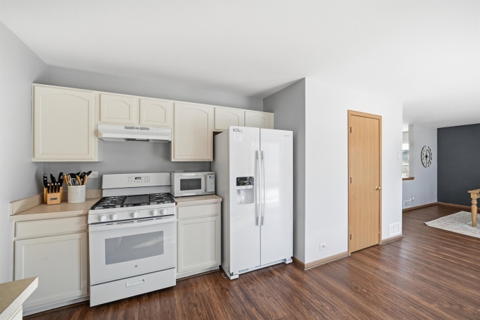 379 Stone Hollow, POPLAR GROVE, Illinois 61065, 3 Bedrooms Bedrooms, ,2 BathroomsBathrooms,House,For Sale,Stone Hollow,202600433