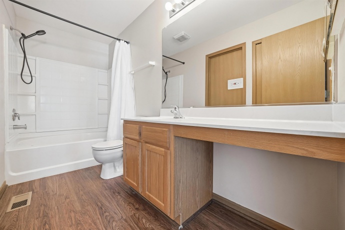 379 Stone Hollow, POPLAR GROVE, Illinois 61065, 3 Bedrooms Bedrooms, ,2 BathroomsBathrooms,House,For Sale,Stone Hollow,202600433