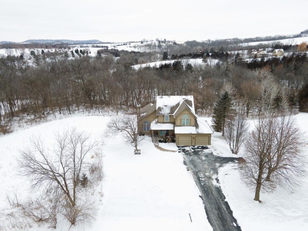 13 Shorewood, GALENA, Illinois 61036, 5 Bedrooms Bedrooms, ,4 BathroomsBathrooms,House,For Sale,Shorewood,202600472