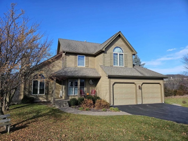 13 Shorewood, GALENA, Illinois 61036, 5 Bedrooms Bedrooms, ,4 BathroomsBathrooms,House,For Sale,Shorewood,202600472
