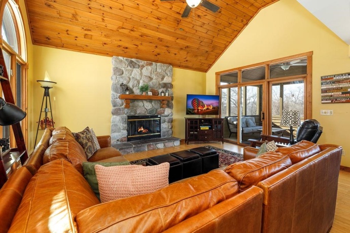 13 Shorewood, GALENA, Illinois 61036, 5 Bedrooms Bedrooms, ,4 BathroomsBathrooms,House,For Sale,Shorewood,202600472