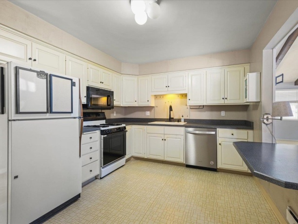 3504 Brendenwood, ROCKFORD, Illinois 61107, 3 Bedrooms Bedrooms, ,1 BathroomBathrooms,House,For Sale,Brendenwood,202600480