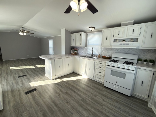 594 Park, BELVIDERE, Illinois 61008, 2 Bedrooms Bedrooms, ,1 BathroomBathrooms,House,For Sale,Park,202600485