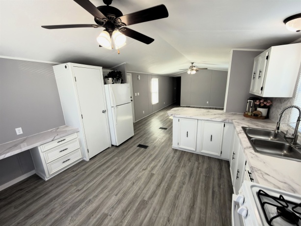 594 Park, BELVIDERE, Illinois 61008, 2 Bedrooms Bedrooms, ,1 BathroomBathrooms,House,For Sale,Park,202600485