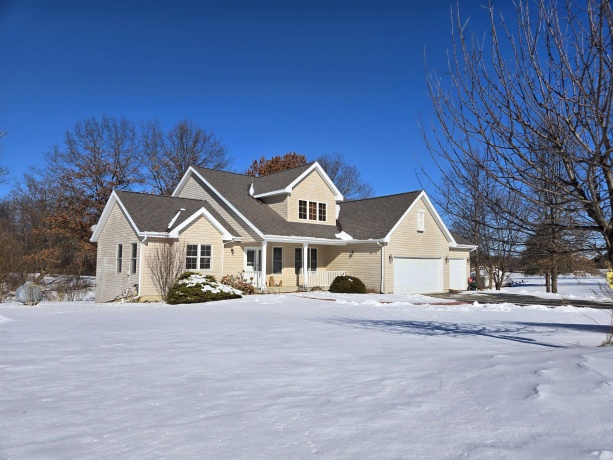 12A42 Taft, APPLE RIVER, Illinois 61001, 3 Bedrooms Bedrooms, ,3 BathroomsBathrooms,House,For Sale,Taft,202600490