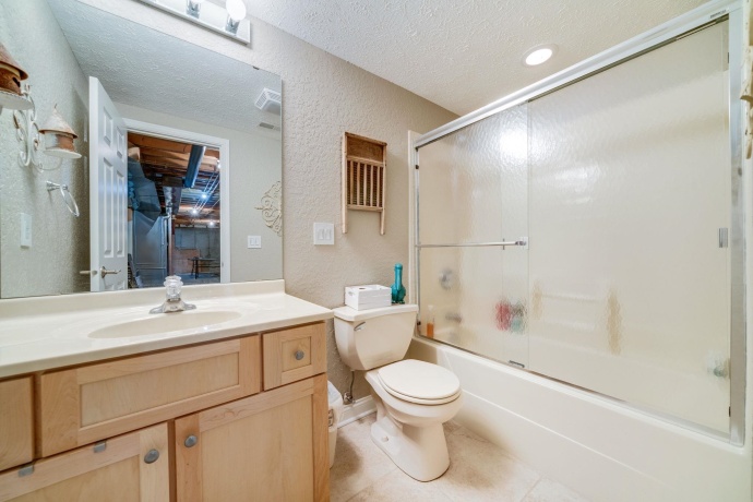 4092 Pond, LEAF RIVER, Illinois 61047, 5 Bedrooms Bedrooms, ,4 BathroomsBathrooms,House,For Sale,Pond,202600491