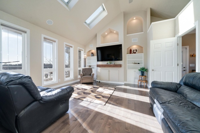 4092 Pond, LEAF RIVER, Illinois 61047, 5 Bedrooms Bedrooms, ,4 BathroomsBathrooms,House,For Sale,Pond,202600491