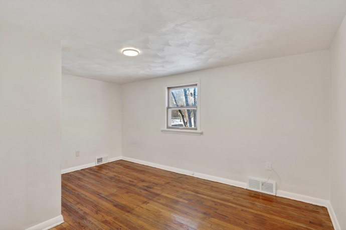 406 Bayliss, ROCKFORD, Illinois 61101, 5 Bedrooms Bedrooms, ,1 BathroomBathrooms,House,For Sale,Bayliss,202600510