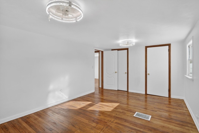 406 Bayliss, ROCKFORD, Illinois 61101, 5 Bedrooms Bedrooms, ,1 BathroomBathrooms,House,For Sale,Bayliss,202600510