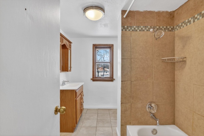 406 Bayliss, ROCKFORD, Illinois 61101, 5 Bedrooms Bedrooms, ,1 BathroomBathrooms,House,For Sale,Bayliss,202600510