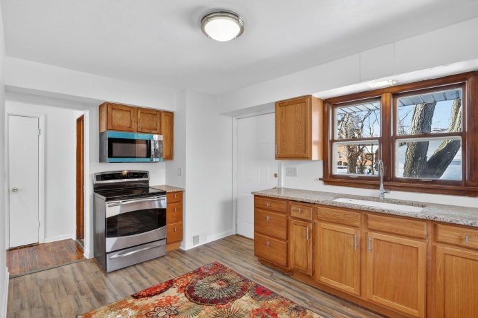 406 Bayliss, ROCKFORD, Illinois 61101, 5 Bedrooms Bedrooms, ,1 BathroomBathrooms,House,For Sale,Bayliss,202600510