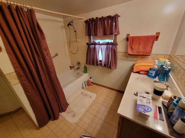 408 4th, SPRING VALLEY, Illinois 61362, 2 Bedrooms Bedrooms, ,1 BathroomBathrooms,House,For Sale,4th,202600520