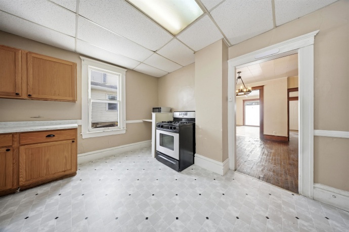 108-110 Iroquois, FREEPORT, Illinois 61032, ,2 Units,For Sale,Iroquois,202600522